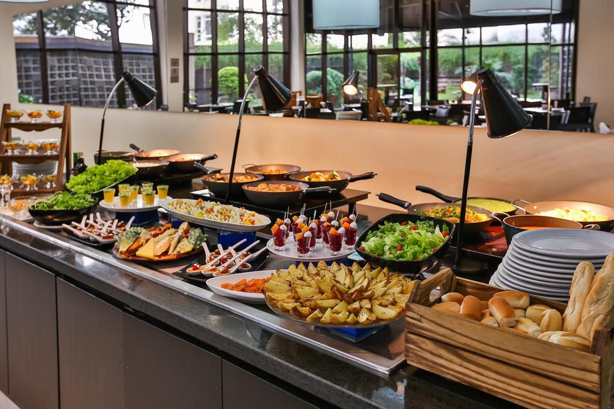 Double Tree By Hilton Sao Paulo Itaim Ξενοδοχείο Εστιατόριο φωτογραφία A salad bar